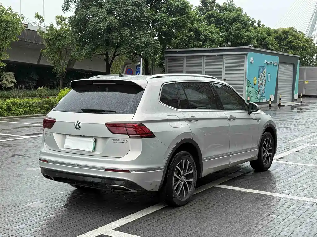Volkswagen Tiguan L PHEV — фото 4