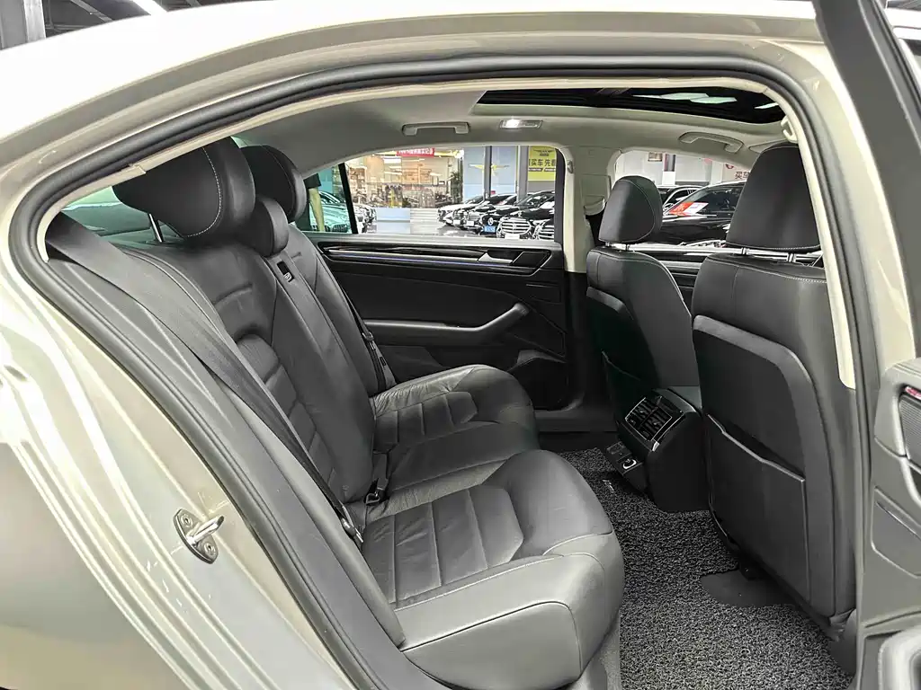 Volkswagen Phideon — фото 3