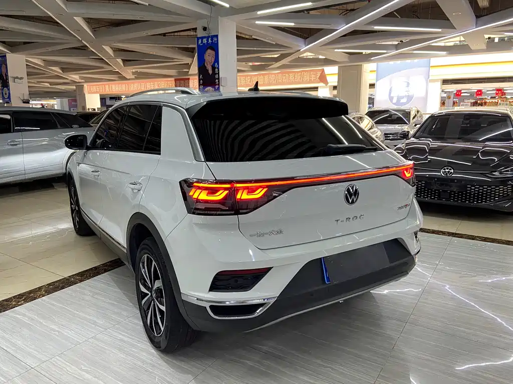 Volkswagen T-Roc — фото 6