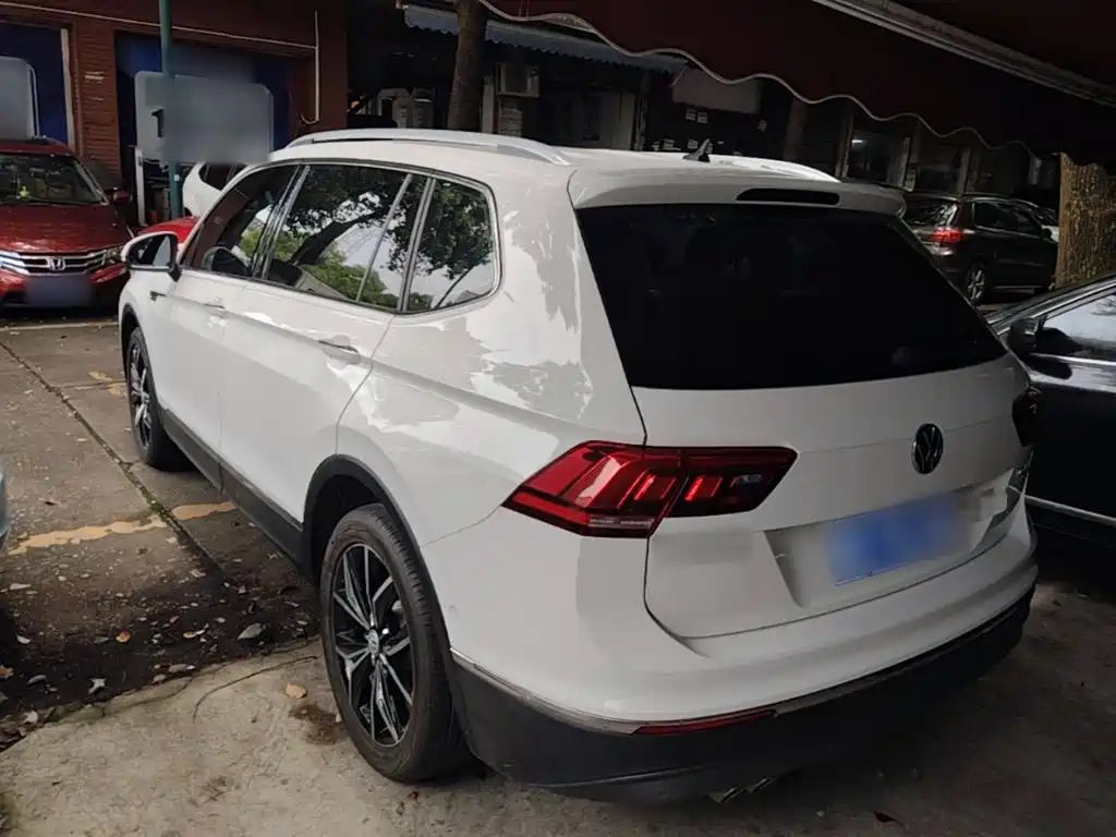 Volkswagen Tiguan L — фото 5