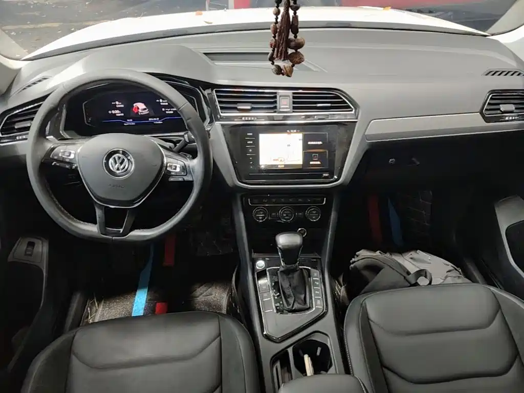 Volkswagen Tiguan L — фото 10