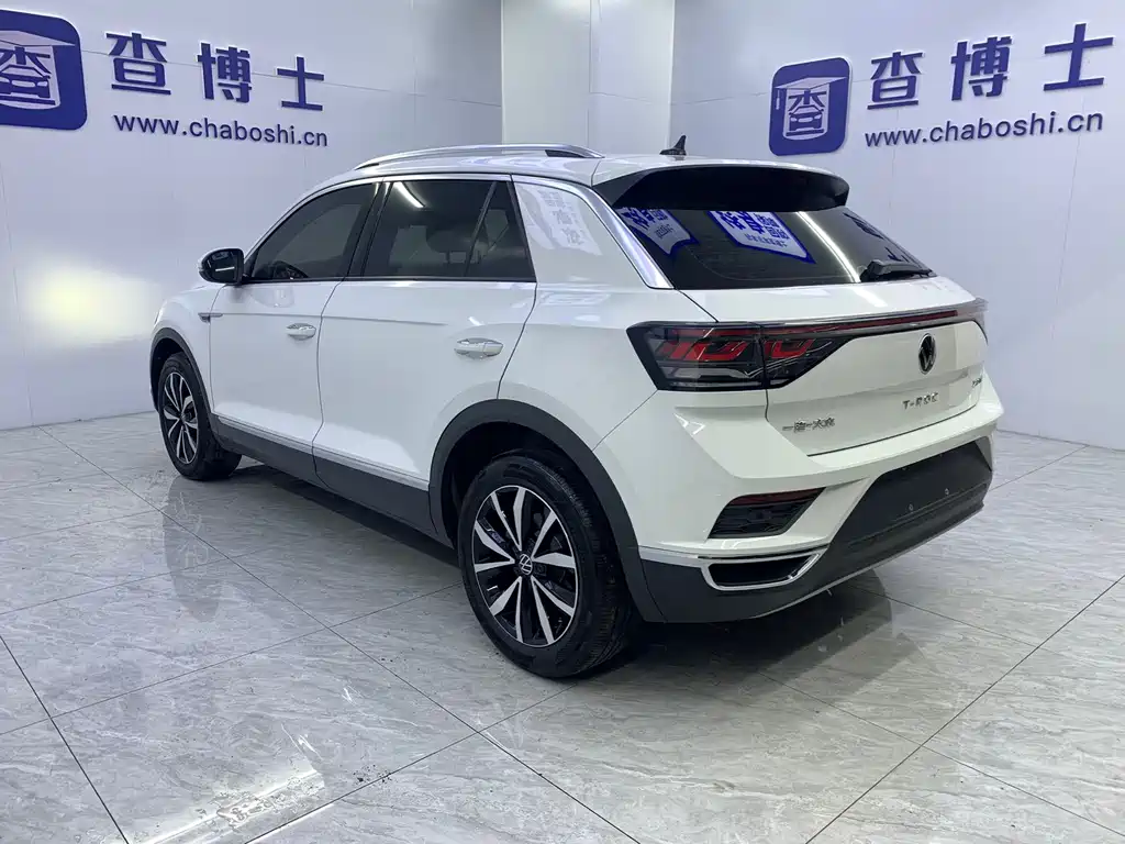 Volkswagen T-Roc — фото 17