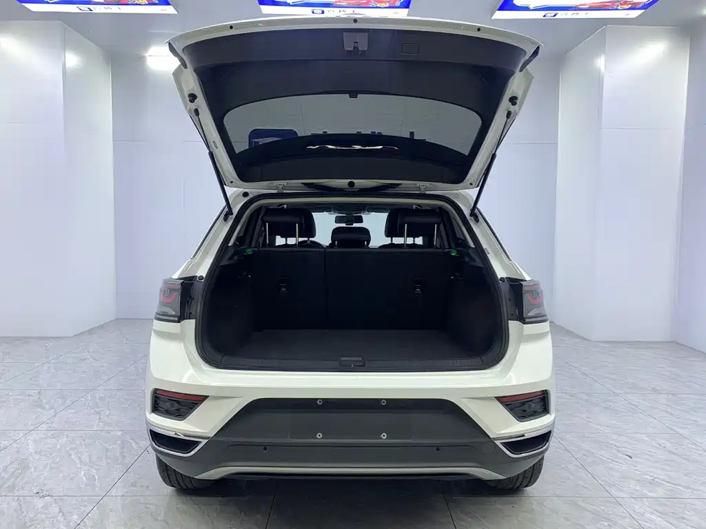 Volkswagen T-Roc — фото 20