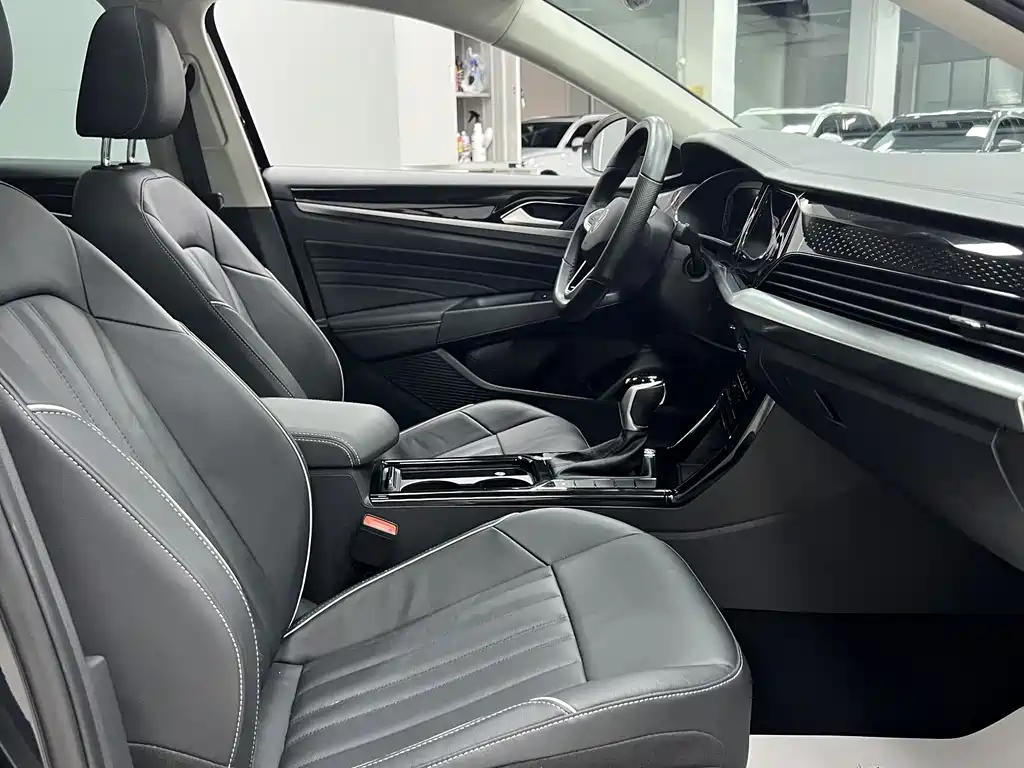 Volkswagen Passat — фото 23