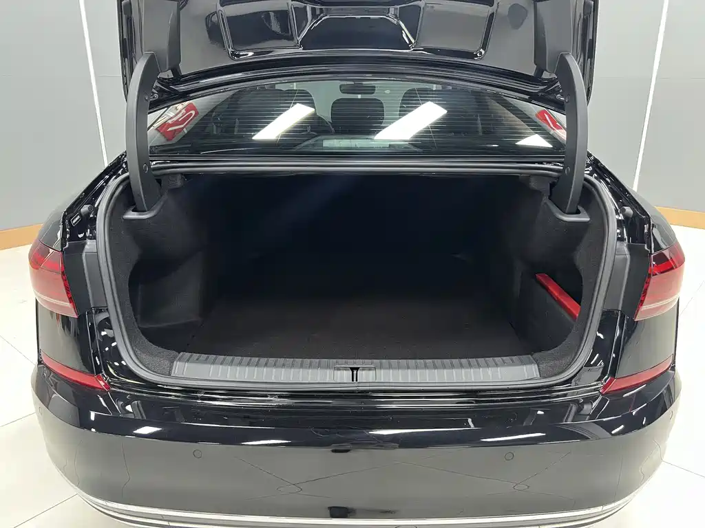 Volkswagen Passat — фото 25
