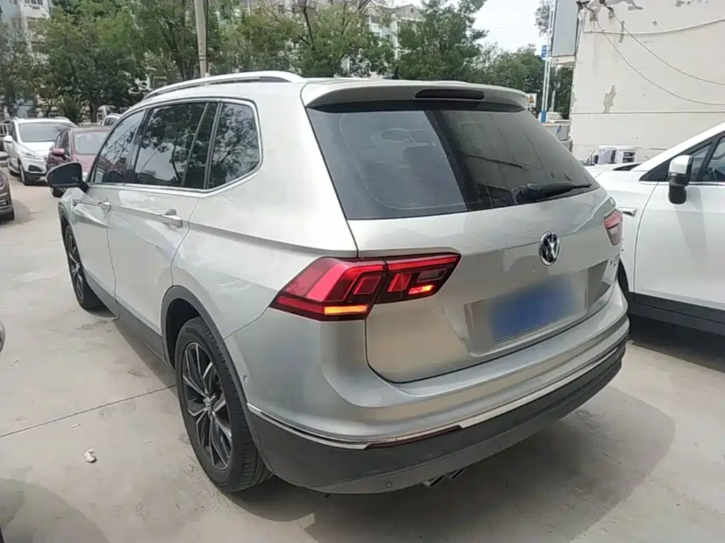 Volkswagen Tiguan L — фото 5