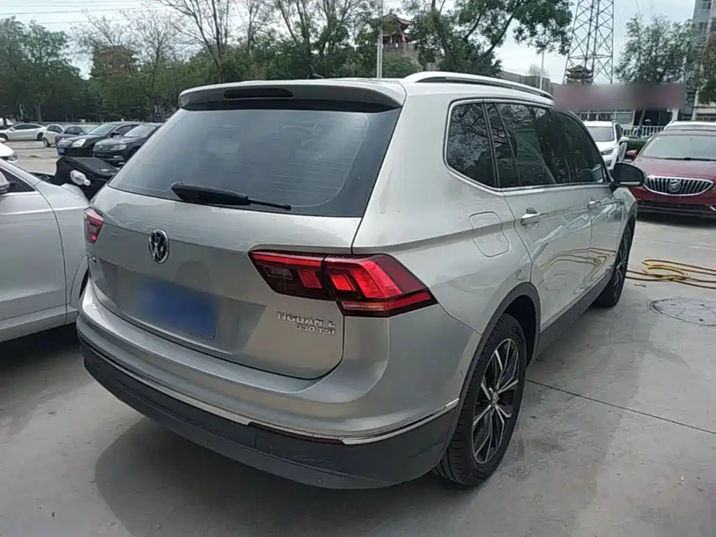 Volkswagen Tiguan L — фото 7
