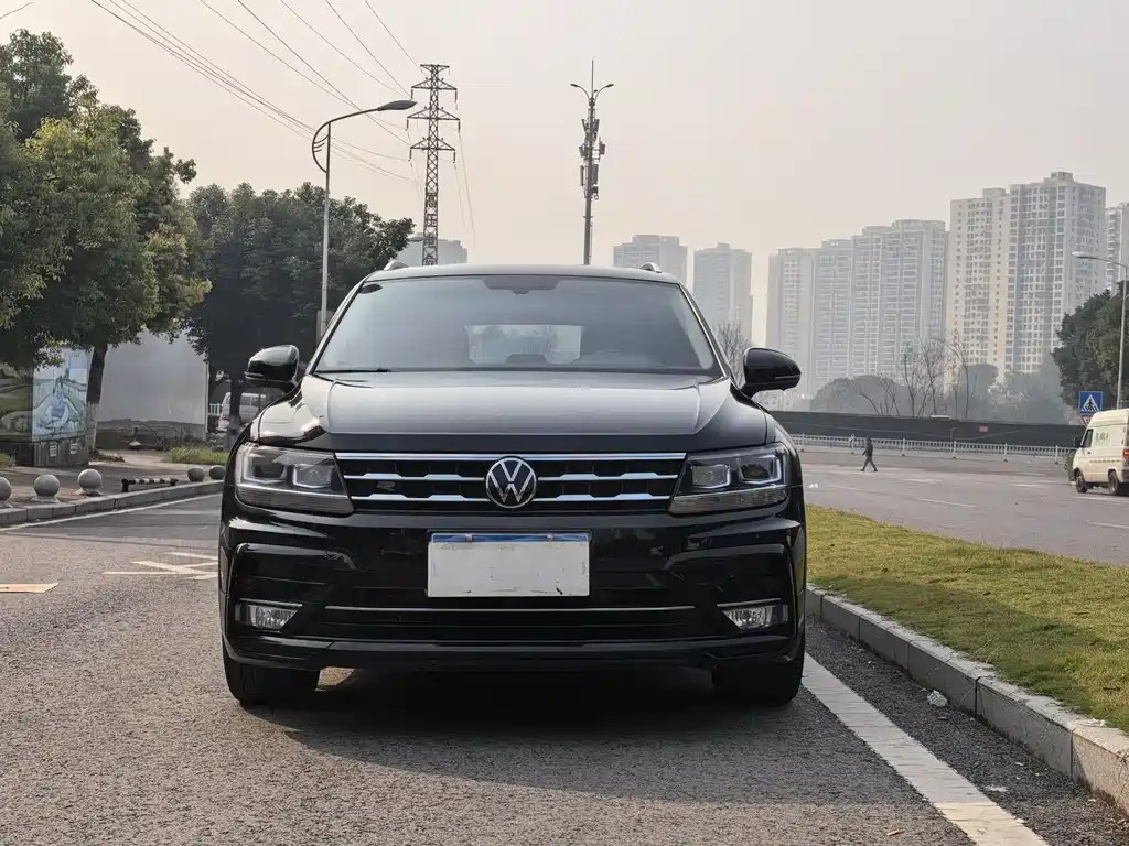 Volkswagen Tiguan L — фото 2