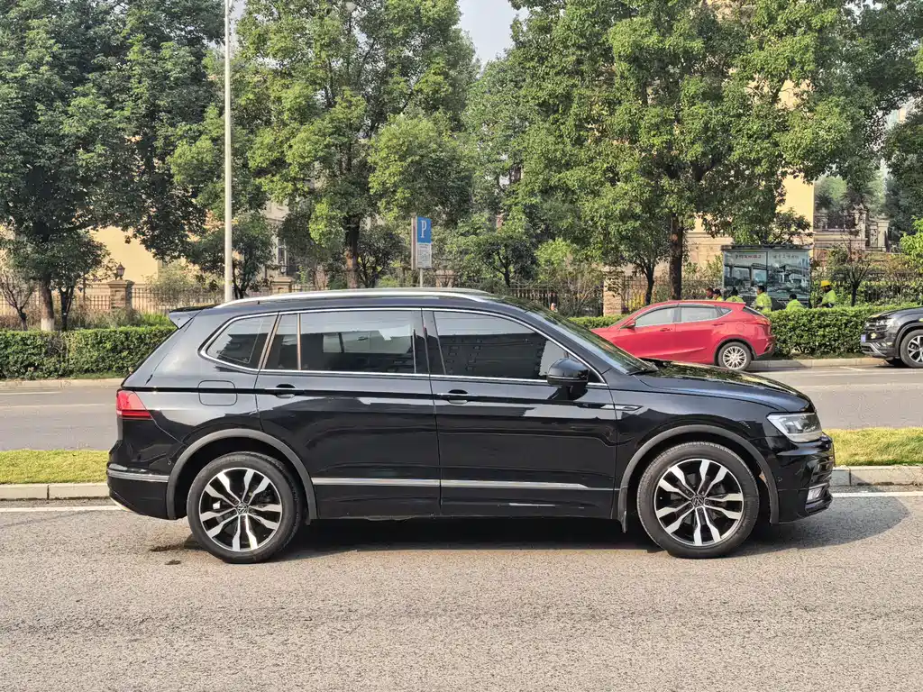 Volkswagen Tiguan L — фото 4