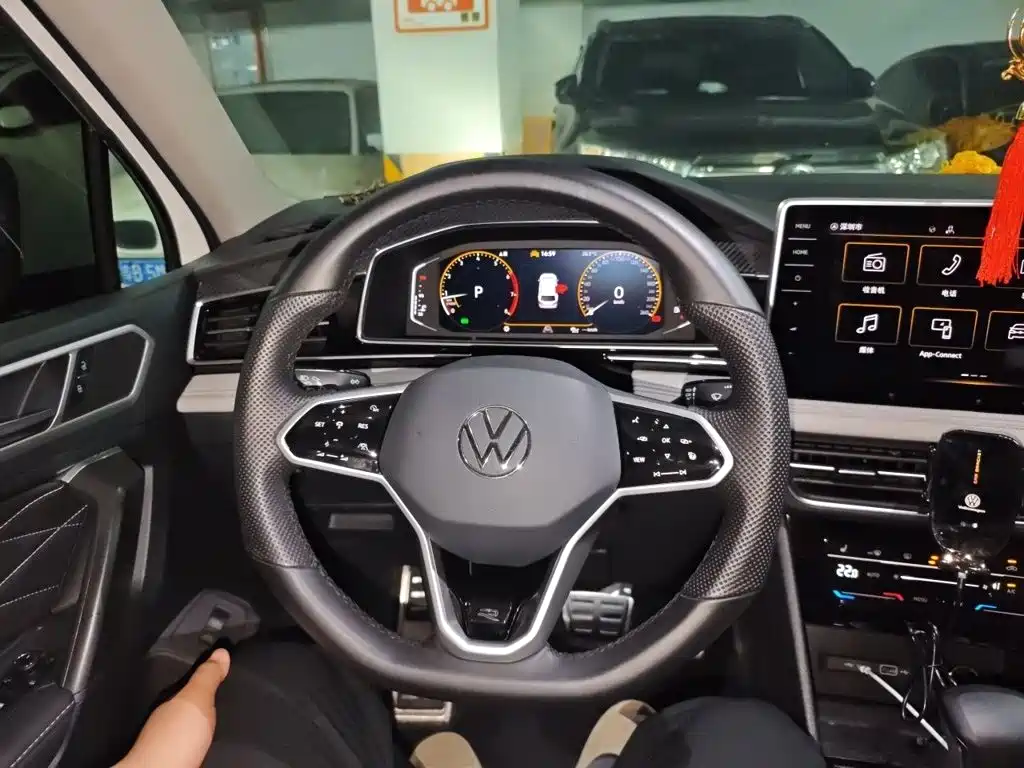 Volkswagen Tiguan L — фото 3