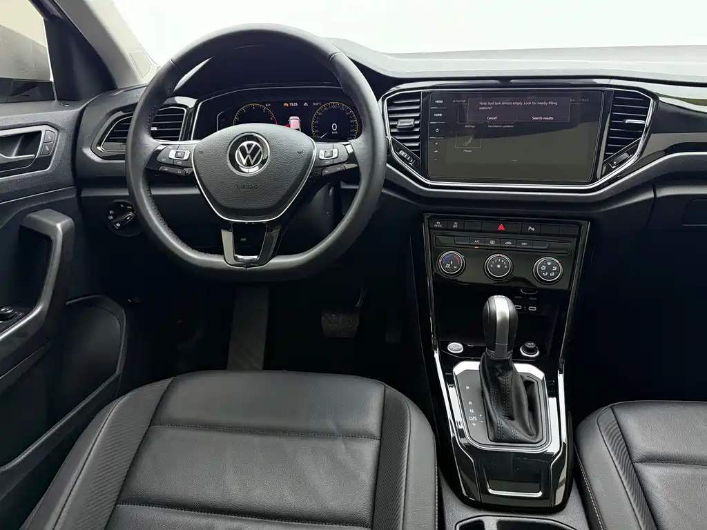 Volkswagen T-Roc — фото 11
