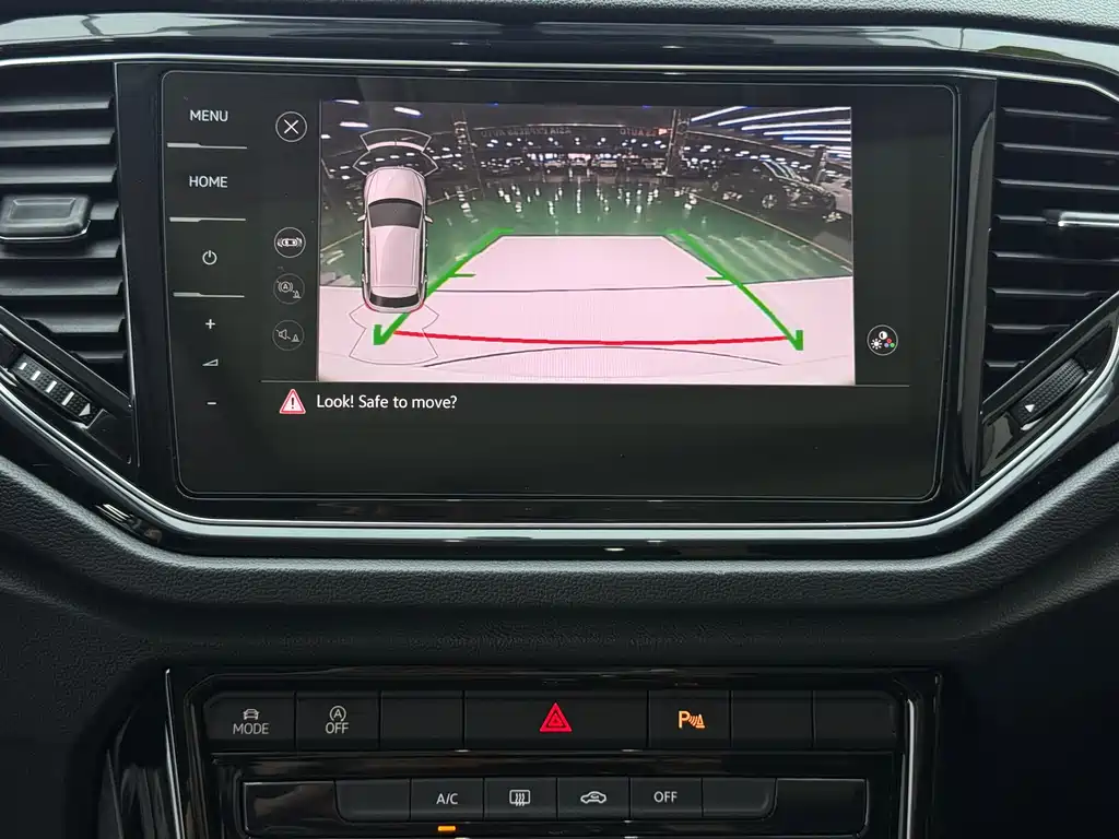 Volkswagen T-Roc — фото 17