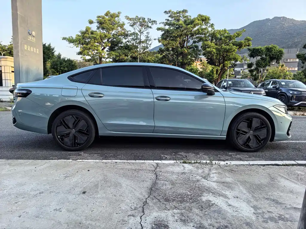 Volkswagen Passat — фото 10
