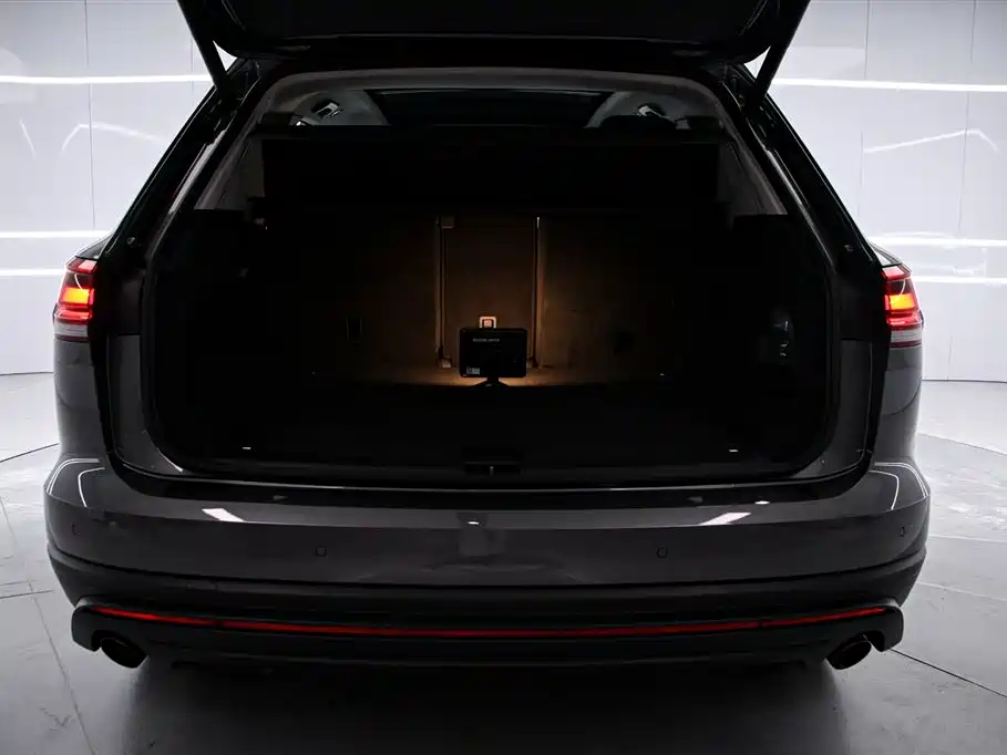 Volkswagen Touareg — фото 15