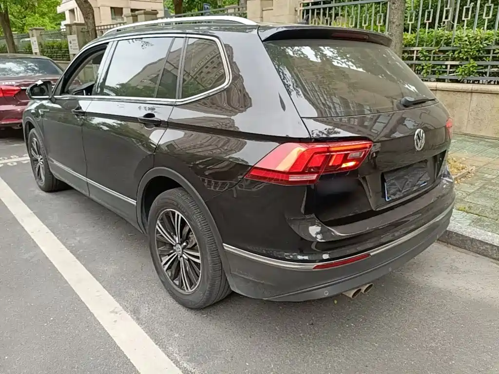 Volkswagen Tiguan L — фото 23