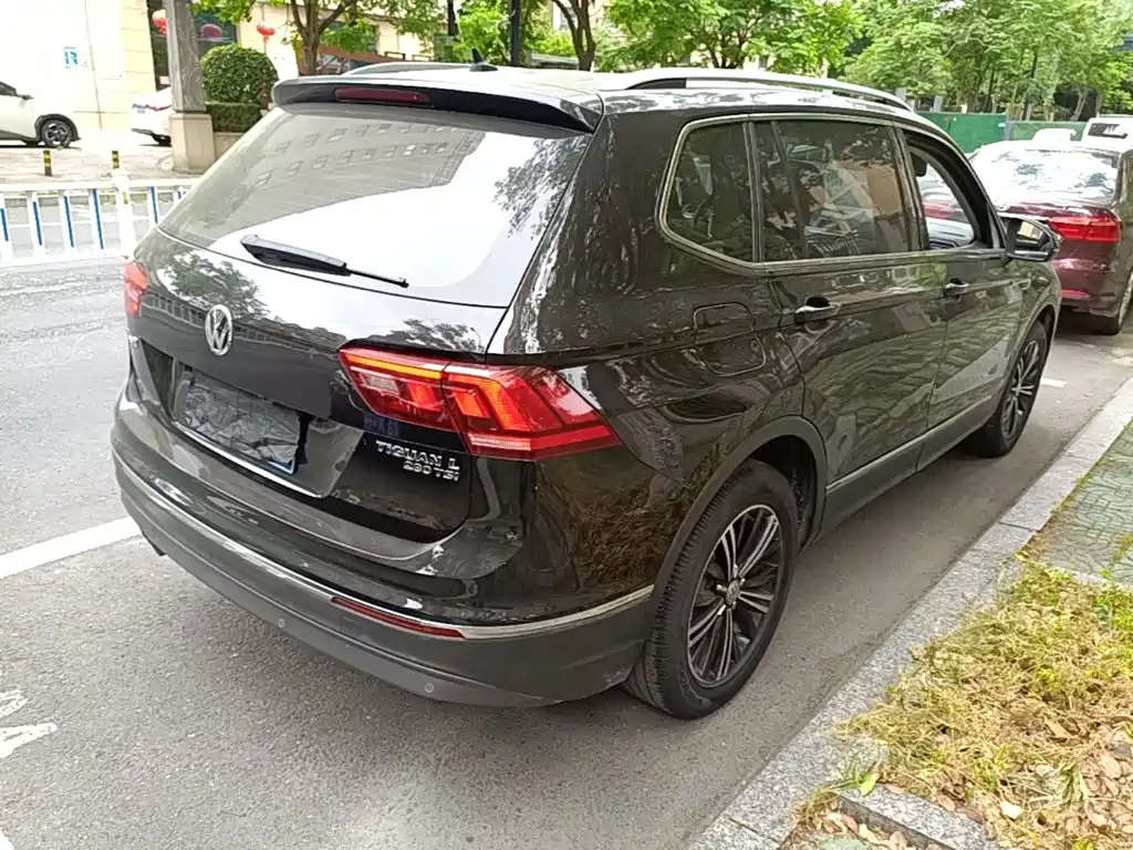 Volkswagen Tiguan L — фото 5