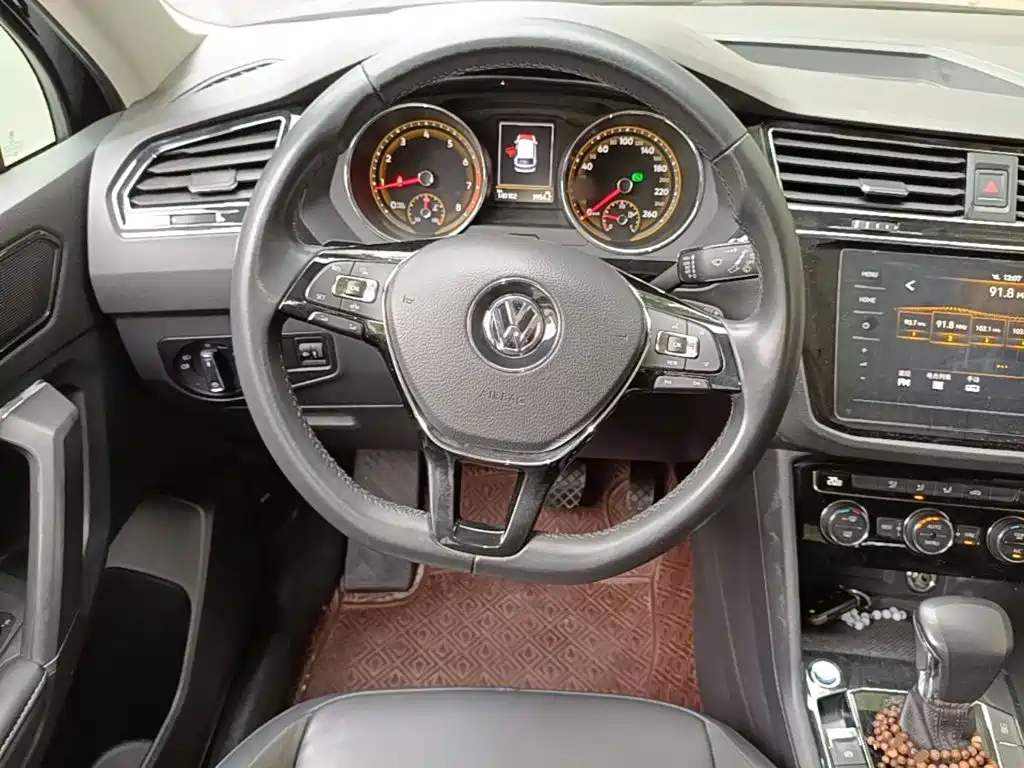 Volkswagen Tiguan L — фото 7