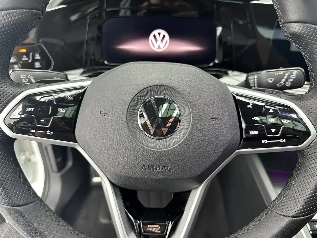 Volkswagen Golf — фото 14