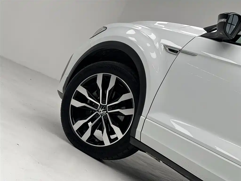 Volkswagen T-Roc — фото 17