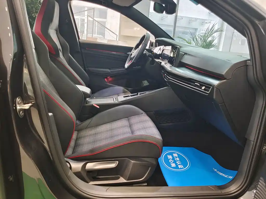 Volkswagen Golf GTI — фото 8