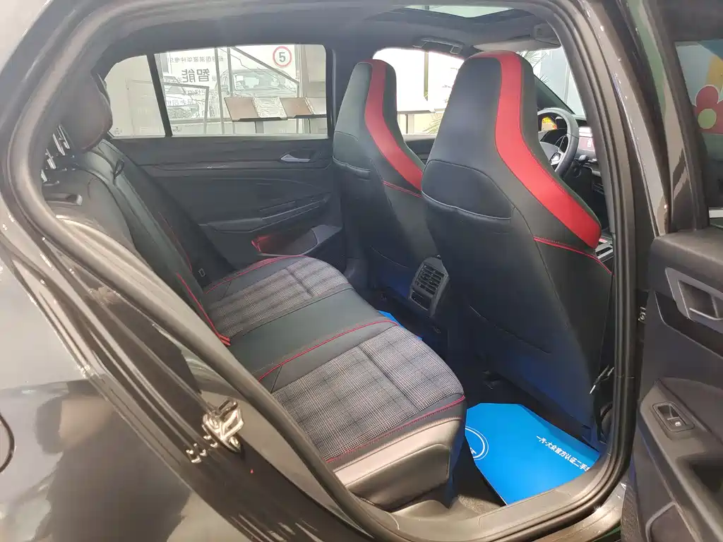 Volkswagen Golf GTI — фото 9