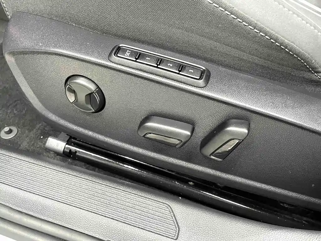 Volkswagen Golf — фото 11