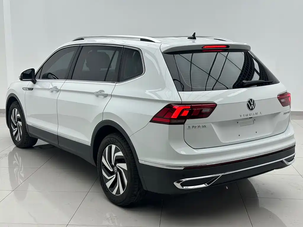 Volkswagen Tiguan L — фото 6