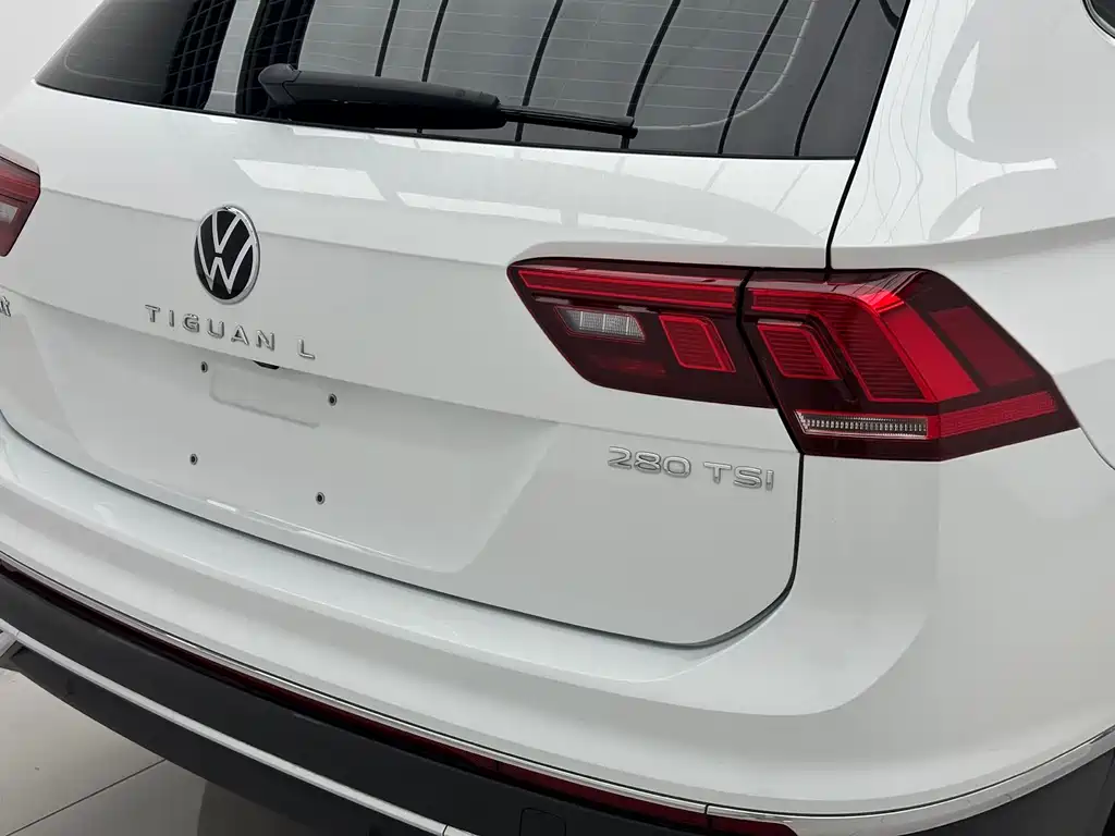 Volkswagen Tiguan L — фото 8