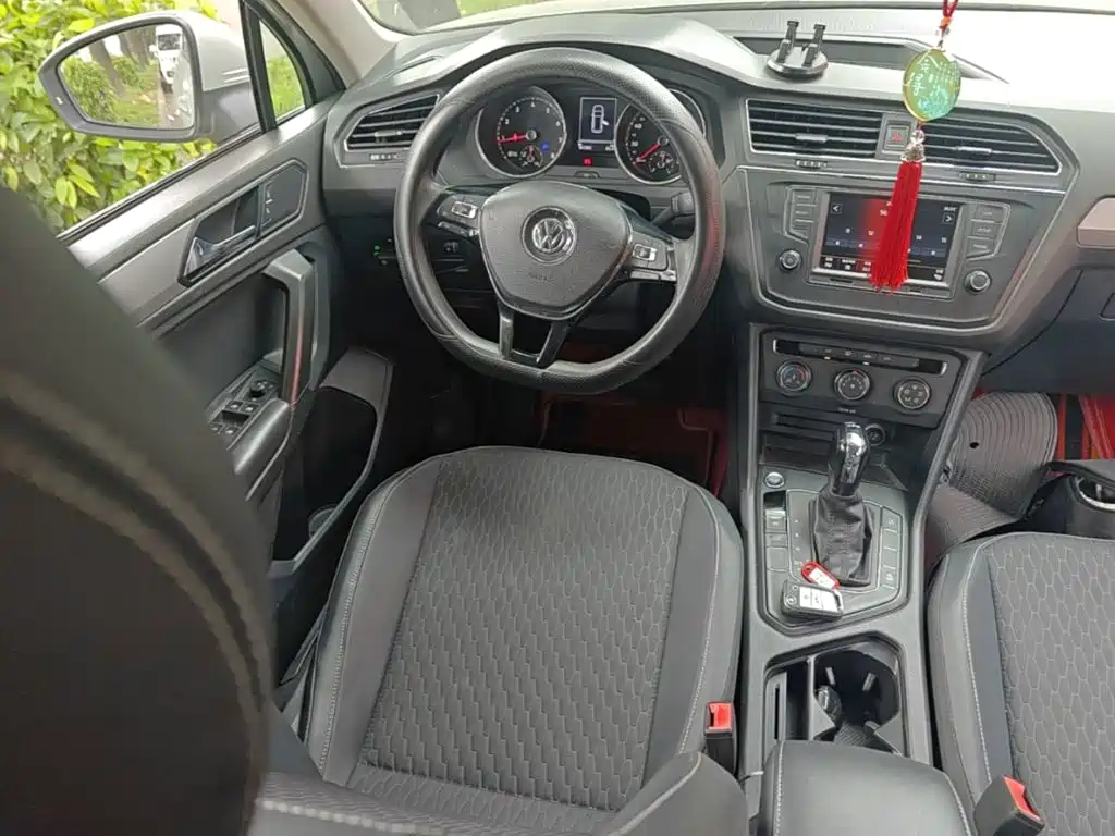 Volkswagen Tiguan L — фото 11