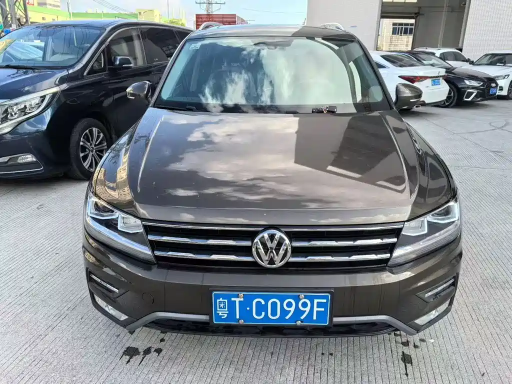 Volkswagen Tiguan L — фото 2