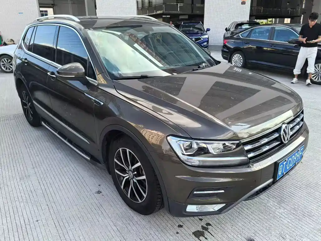 Volkswagen Tiguan L — фото 3