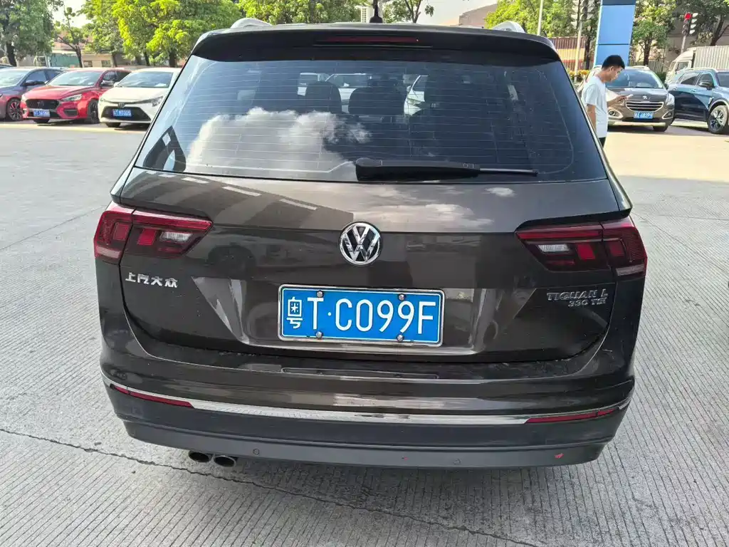 Volkswagen Tiguan L — фото 5