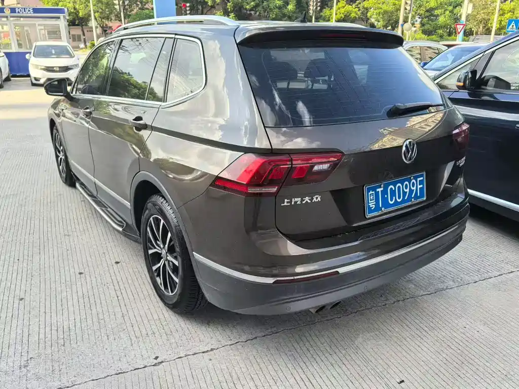 Volkswagen Tiguan L — фото 6