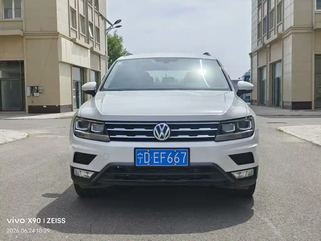 Volkswagen Tiguan L — фото 2