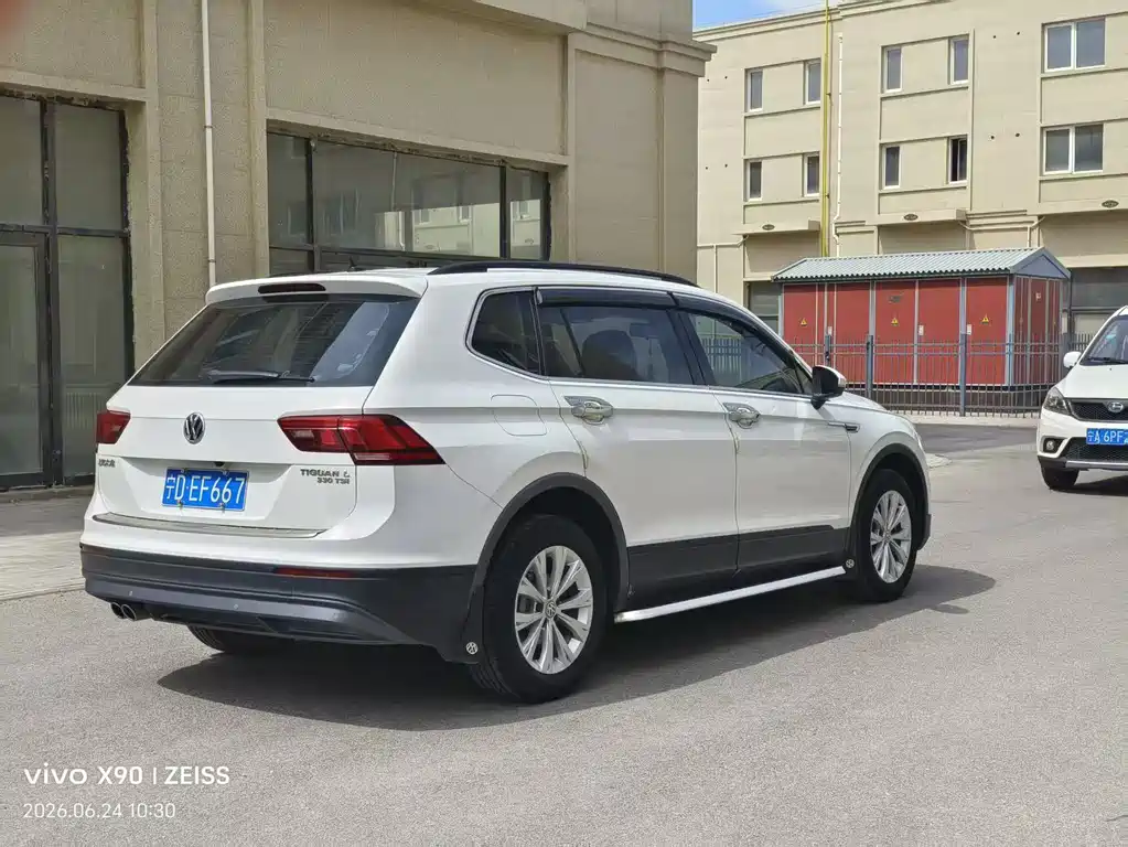Volkswagen Tiguan L — фото 9