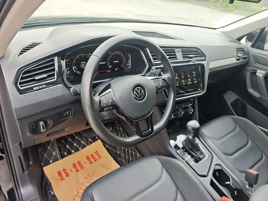 Volkswagen Tiguan L — фото 14