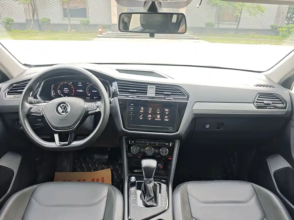 Volkswagen Tiguan L — фото 15