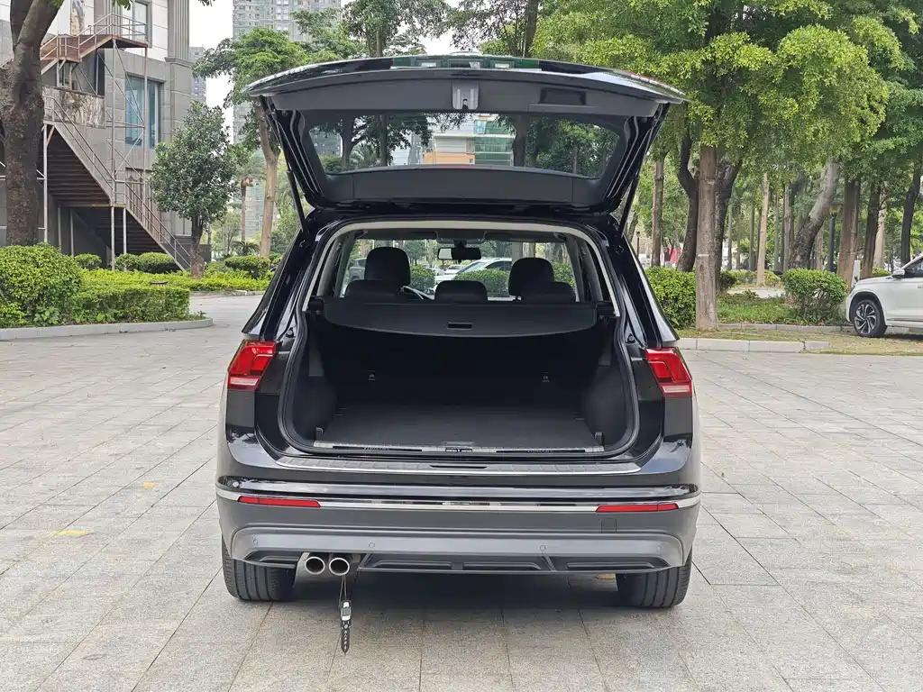 Volkswagen Tiguan L — фото 23