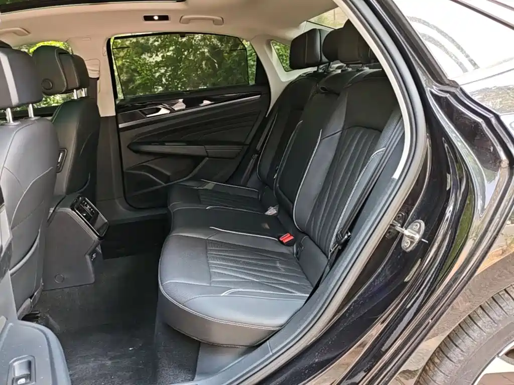 Volkswagen Passat — фото 17