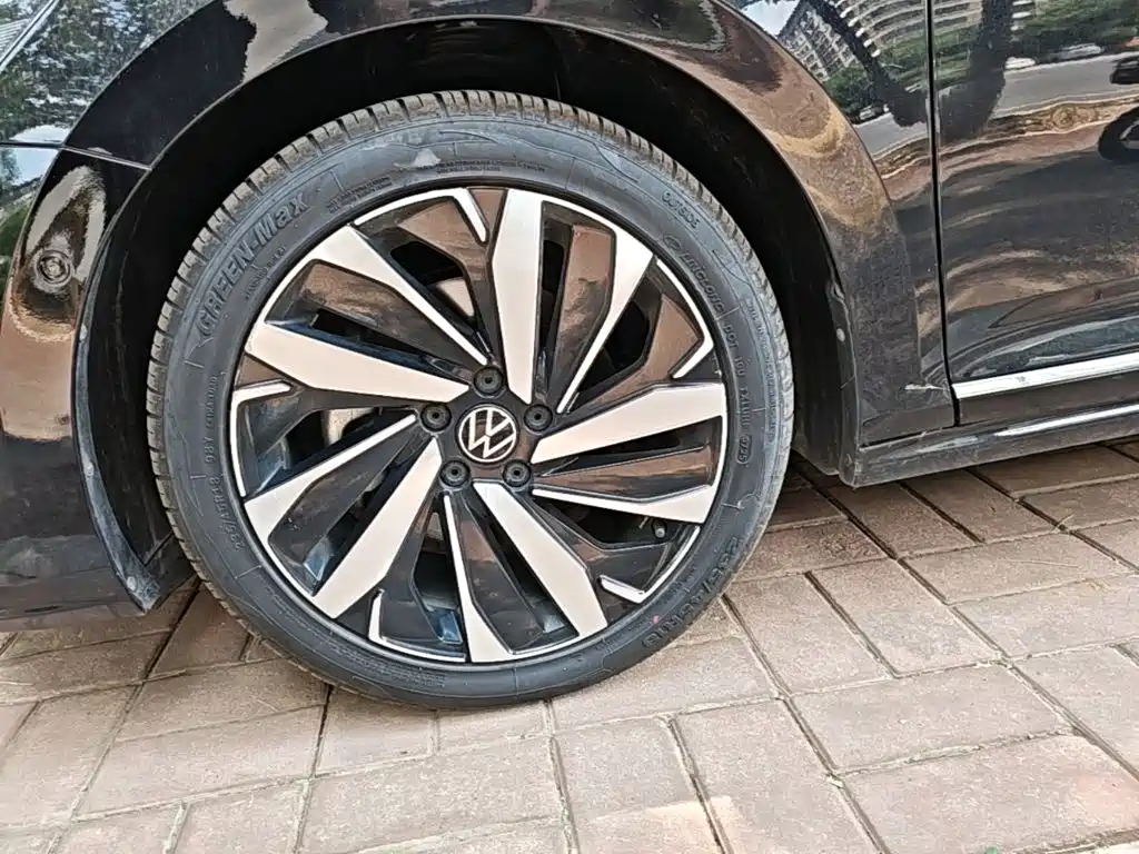 Volkswagen Passat — фото 23