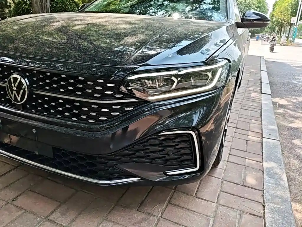 Volkswagen Passat — фото 24