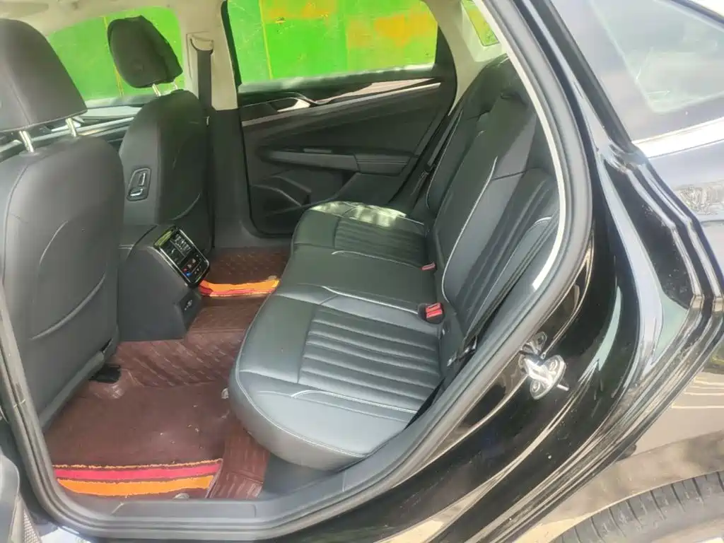 Volkswagen Passat — фото 17