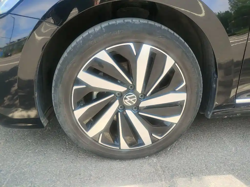 Volkswagen Passat — фото 23