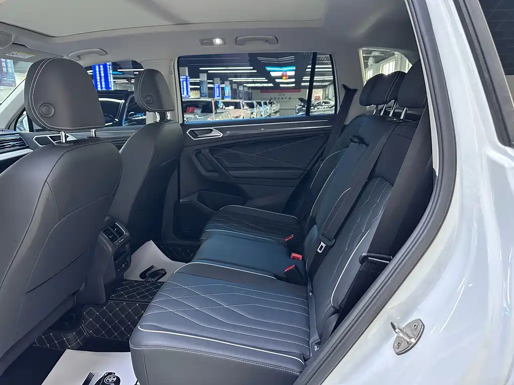 Volkswagen Tiguan L — фото 6