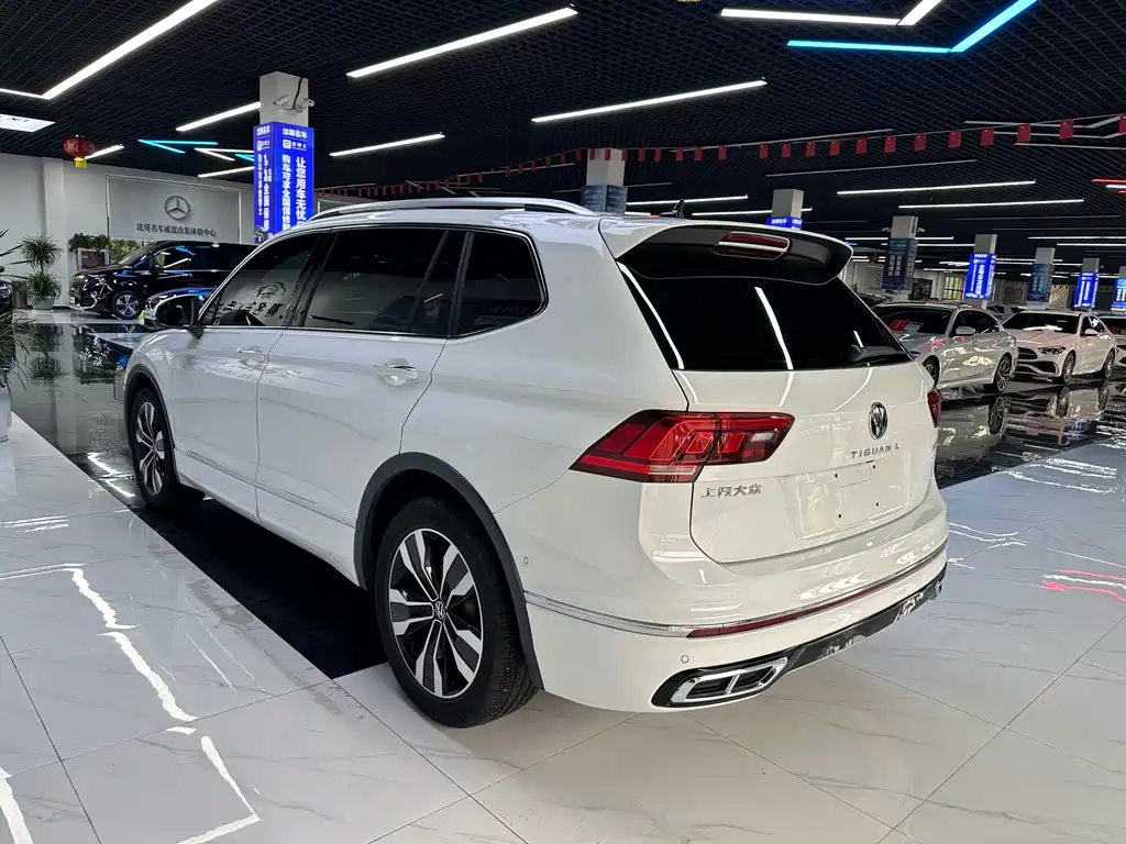 Volkswagen Tiguan L — фото 7
