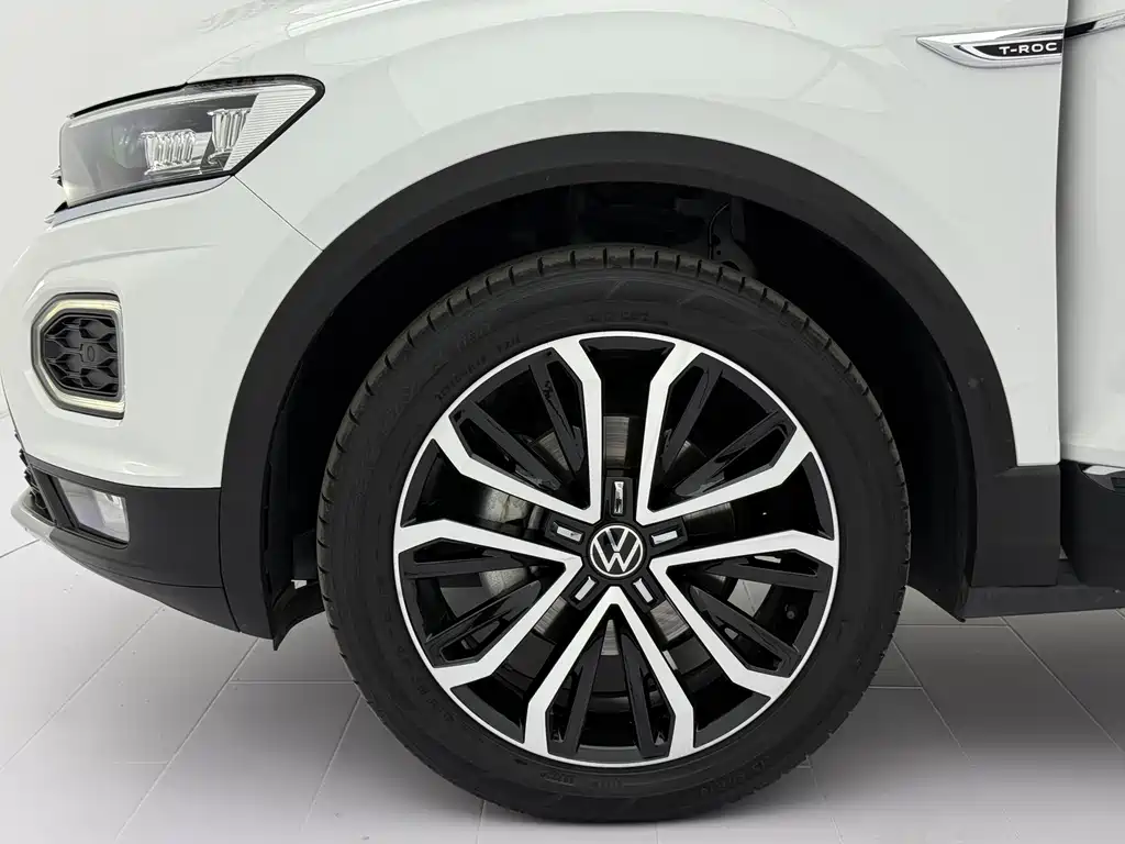 Volkswagen T-Roc — фото 22