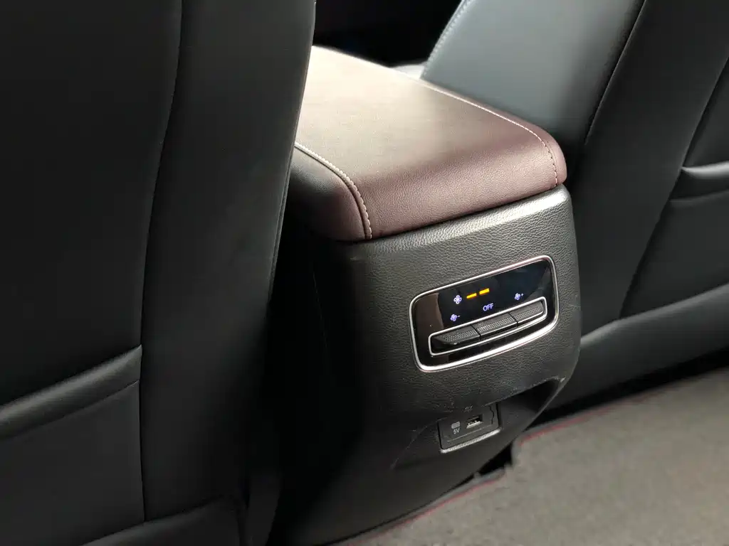 GAC Motor Trumpchi M6 — фото 17