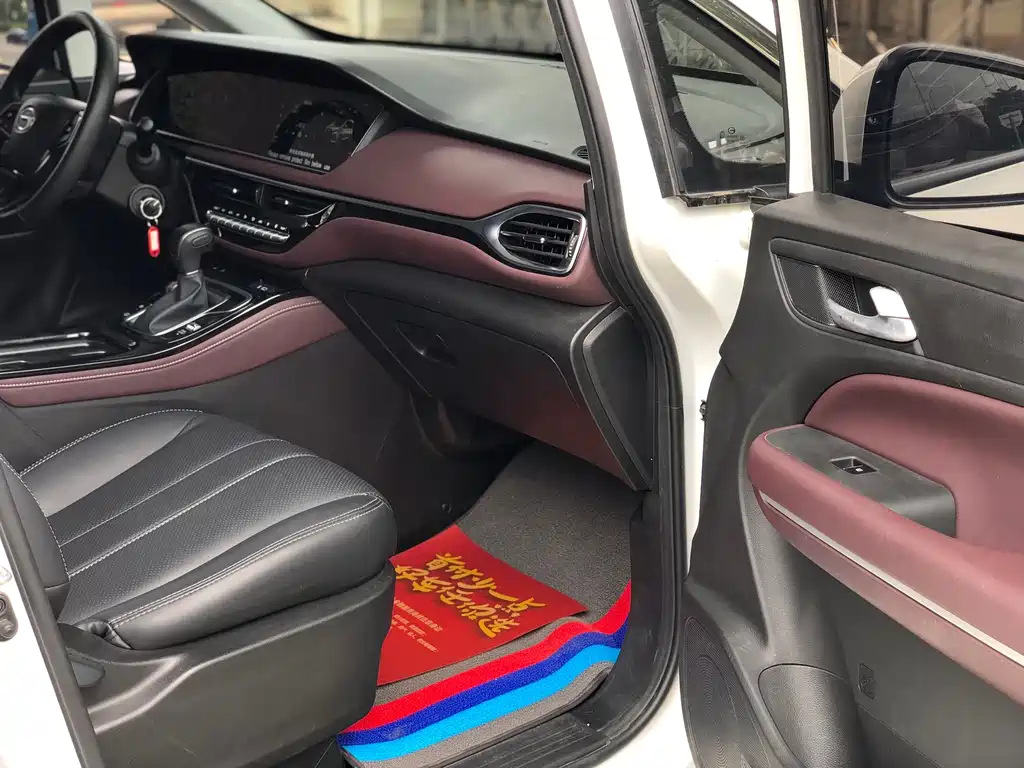 GAC Motor Trumpchi M6 — фото 21