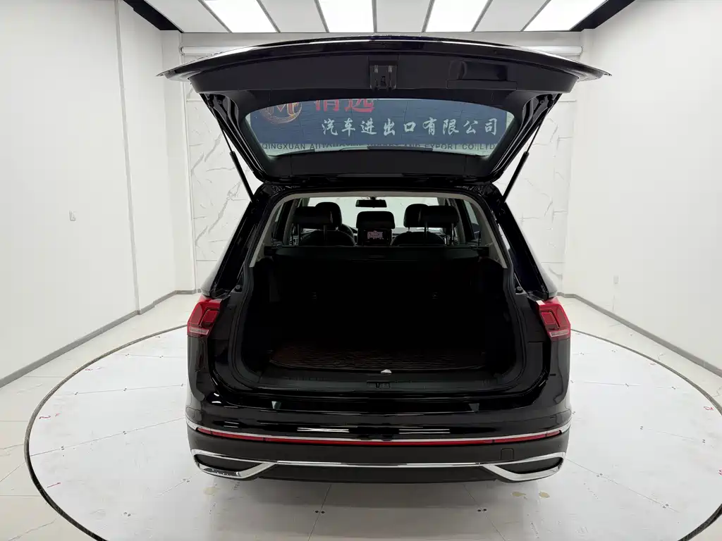 Volkswagen Tiguan L — фото 9