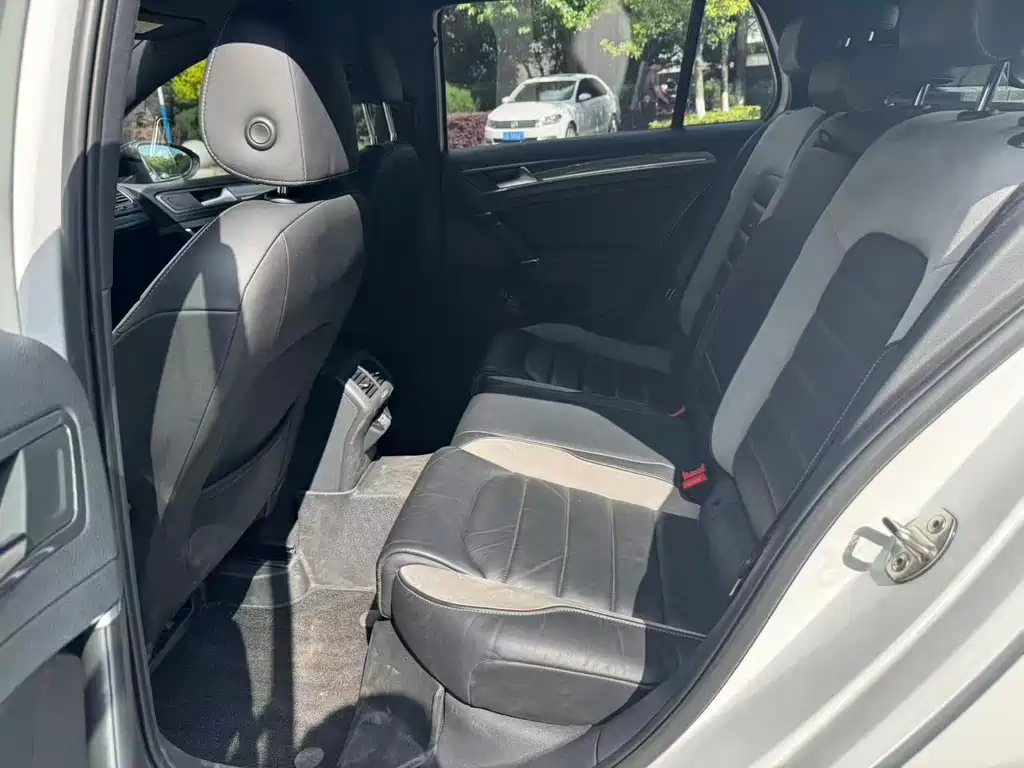 Volkswagen Golf — фото 7